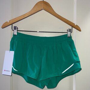 lululemon Hotty Hot Low-Rise Lined Short 2.5" in Kelly Green Size 6